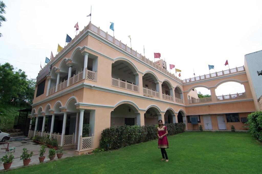 Jai Maa Sarla Guest House อัครา ภายนอก รูปภาพ